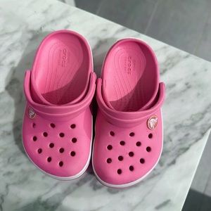 Toddler sz 8 EUC Pink Lemonade and white crocs